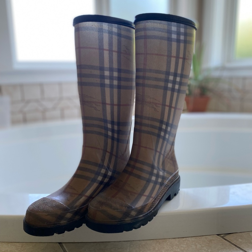 Burberry rain boots size 37